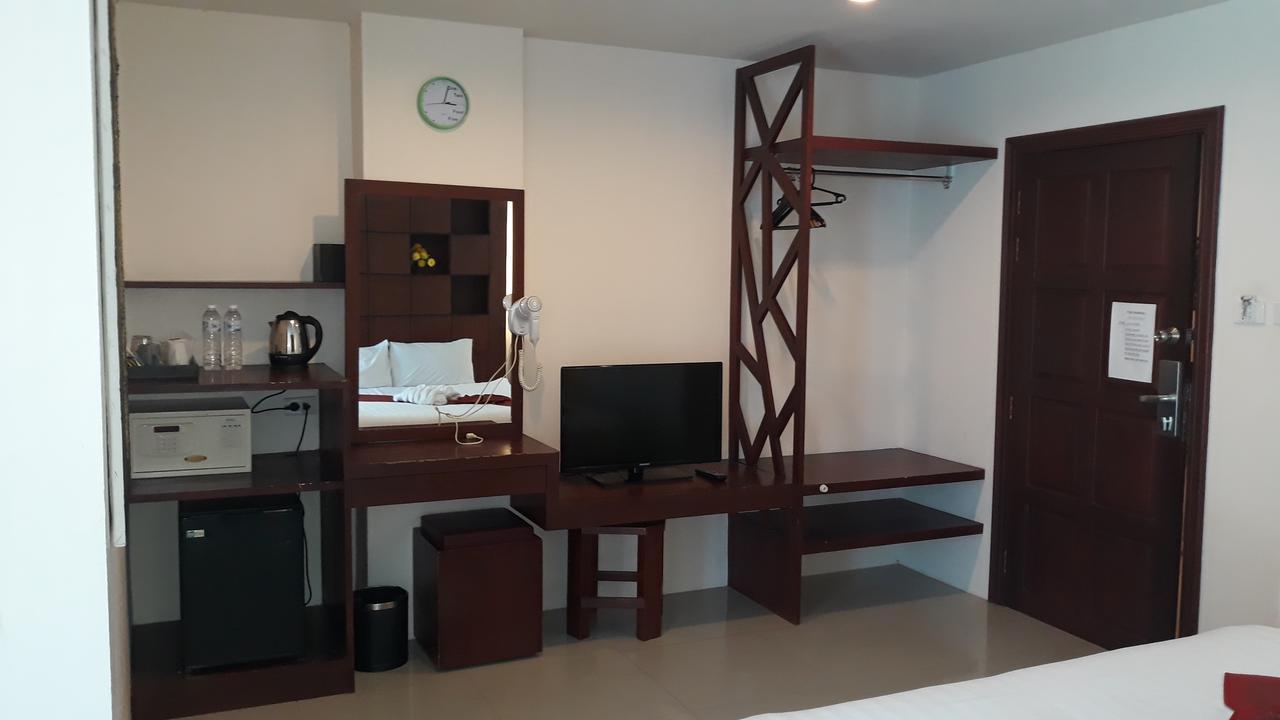 Hotel 7 Sky Residency Patong Esterno foto