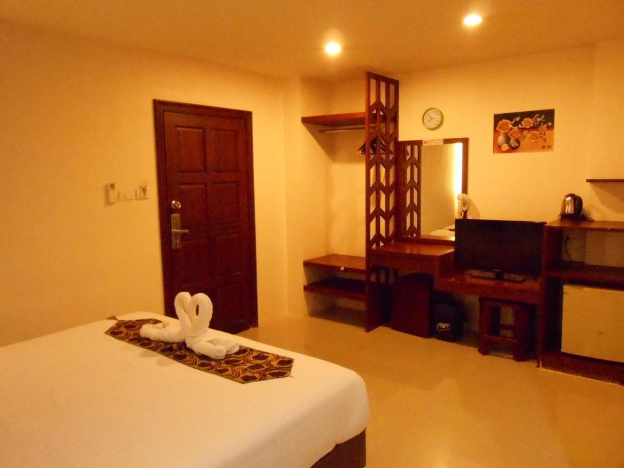 Hotel 7 Sky Residency Patong Esterno foto