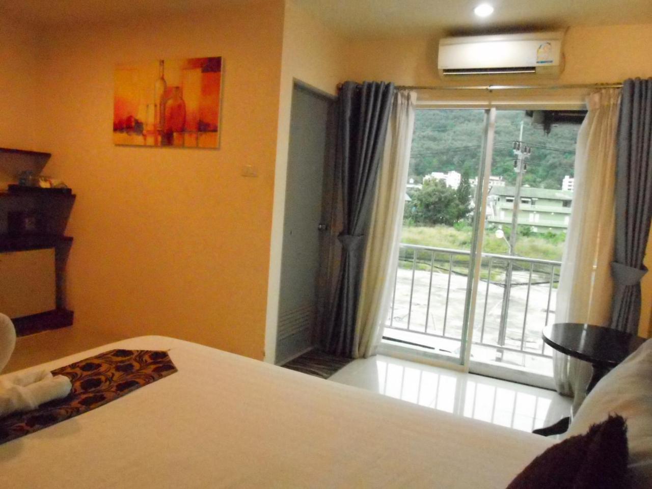 Hotel 7 Sky Residency Patong Esterno foto