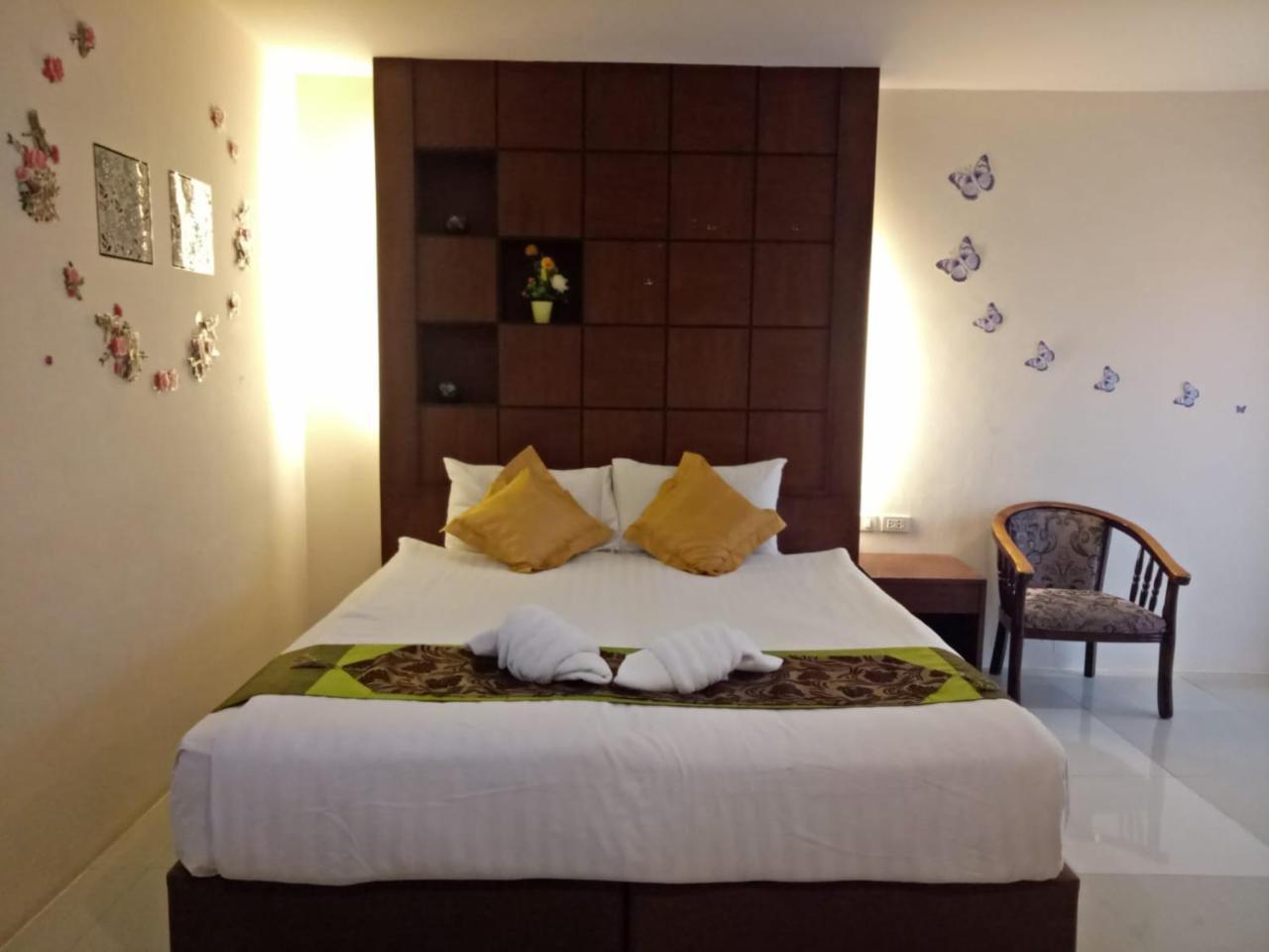 Hotel 7 Sky Residency Patong Esterno foto