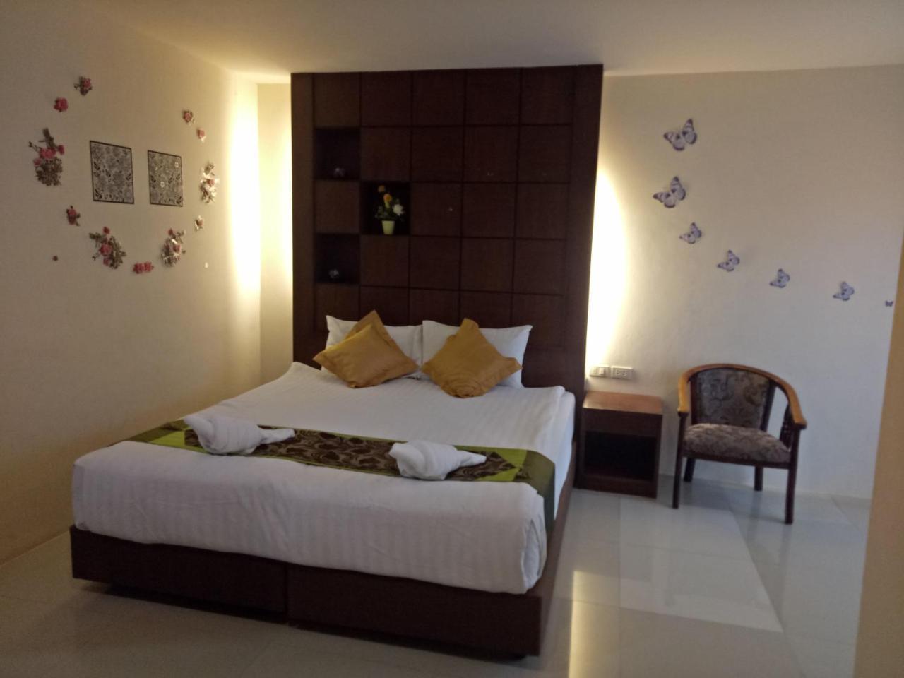 Hotel 7 Sky Residency Patong Esterno foto