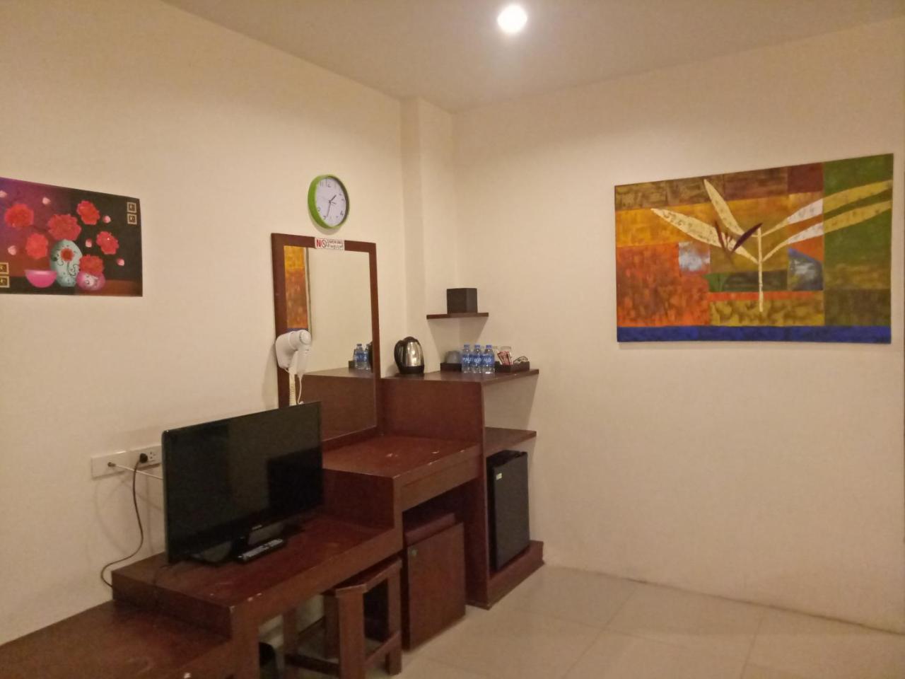 Hotel 7 Sky Residency Patong Esterno foto