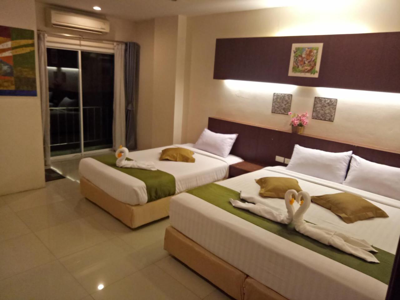 Hotel 7 Sky Residency Patong Esterno foto